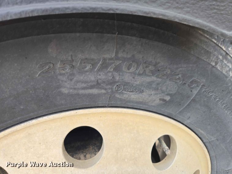 image for item ER1676 2006 Peterbilt 378 semi truck