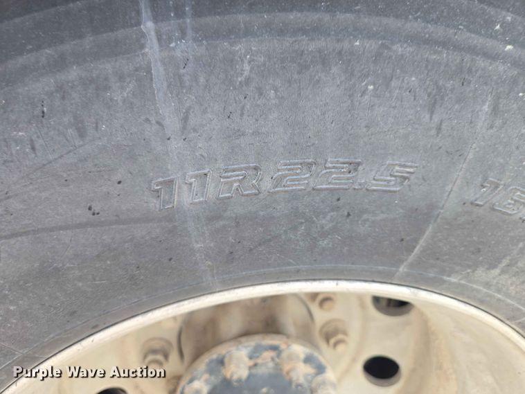 image for item ER1676 2006 Peterbilt 378 semi truck