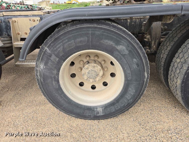 image for item ER1676 2006 Peterbilt 378 semi truck