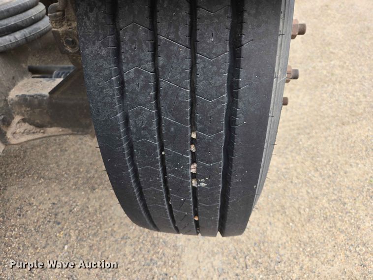 image for item ER1676 2006 Peterbilt 378 semi truck