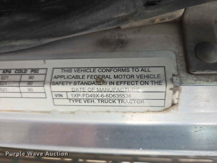 image for item ER1676 2006 Peterbilt 378 semi truck