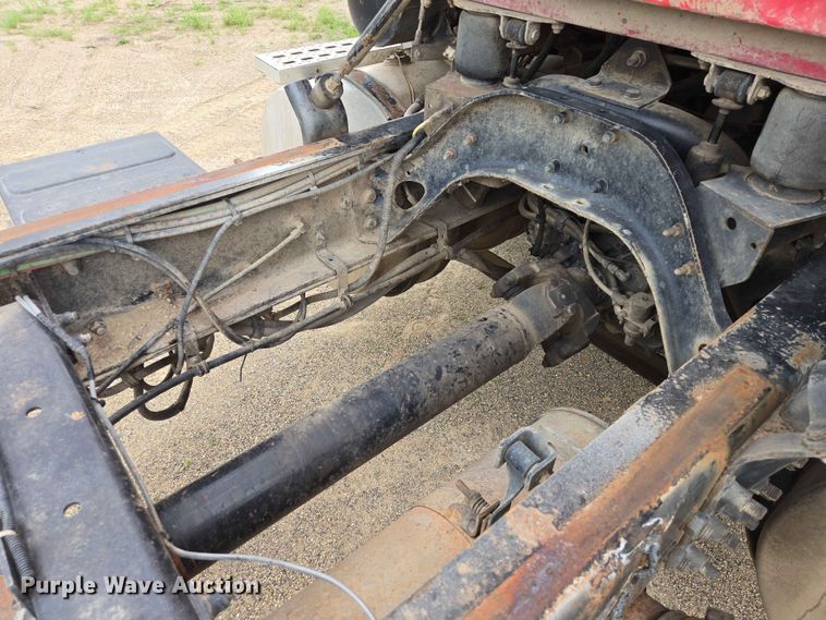 image for item ER1677 2000 Sterling L9500 truck cab and chassis