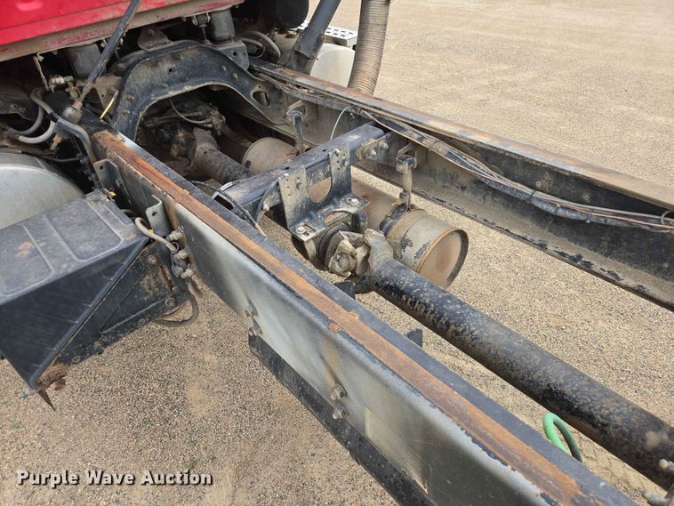 image for item ER1677 2000 Sterling L9500 truck cab and chassis