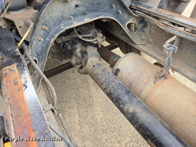 image for item ER1677 2000 Sterling L9500 truck cab and chassis