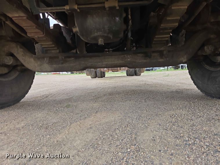 image for item ER1677 2000 Sterling L9500 truck cab and chassis