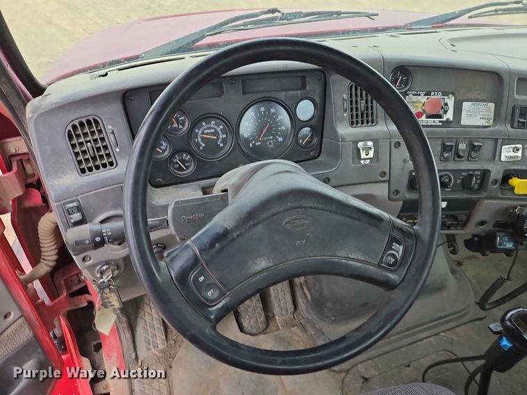 image for item ER1677 2000 Sterling L9500 truck cab and chassis