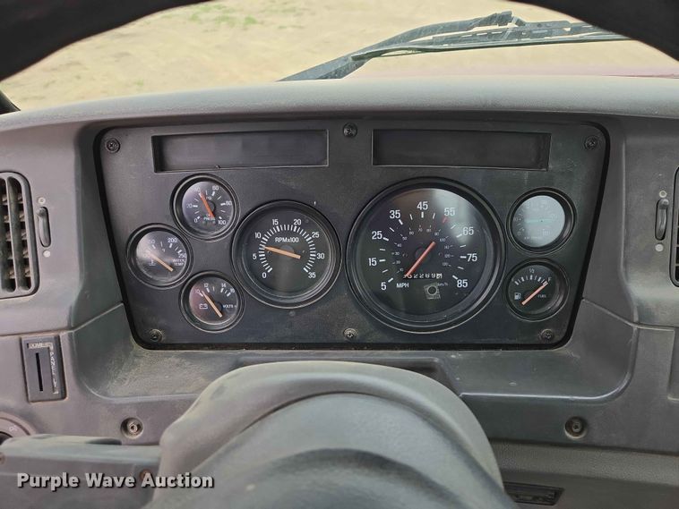 image for item ER1677 2000 Sterling L9500 truck cab and chassis