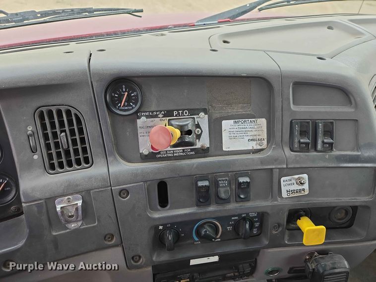 image for item ER1677 2000 Sterling L9500 truck cab and chassis