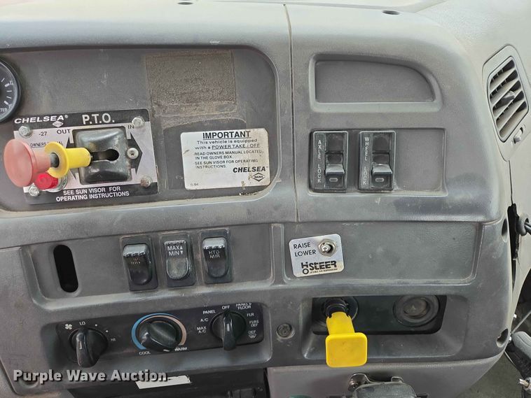 image for item ER1677 2000 Sterling L9500 truck cab and chassis