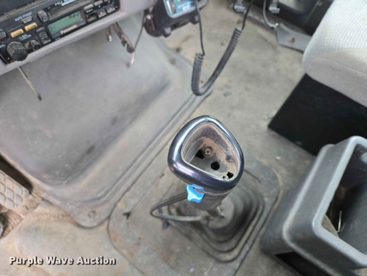 image for item ER1677 2000 Sterling L9500 truck cab and chassis