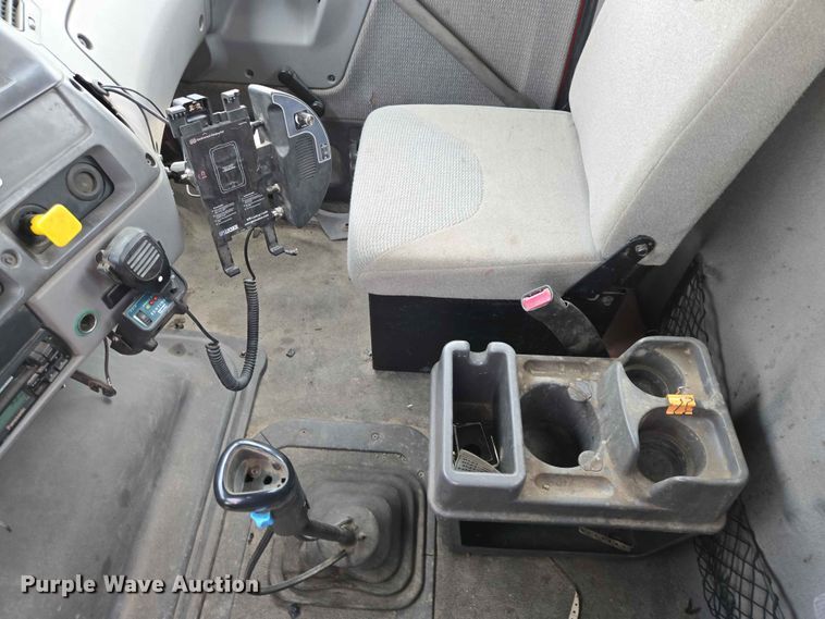 image for item ER1677 2000 Sterling L9500 truck cab and chassis