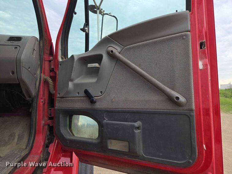image for item ER1677 2000 Sterling L9500 truck cab and chassis