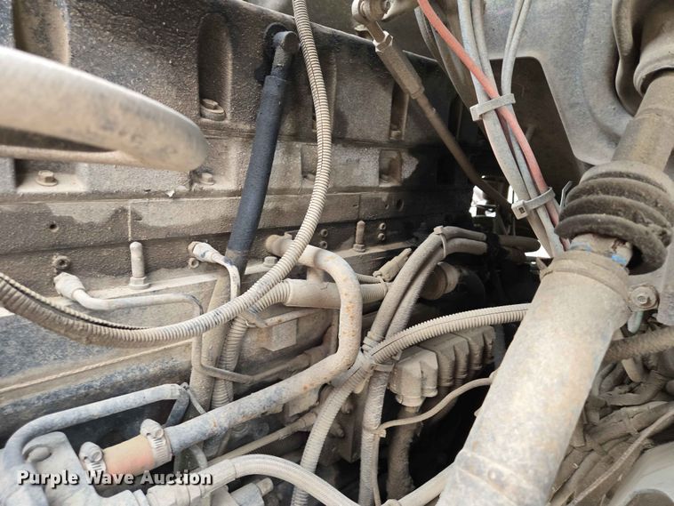 image for item ER1677 2000 Sterling L9500 truck cab and chassis