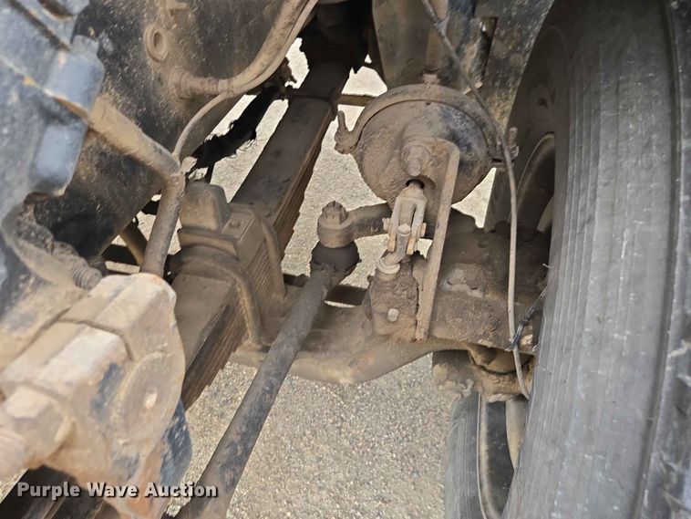 image for item ER1677 2000 Sterling L9500 truck cab and chassis
