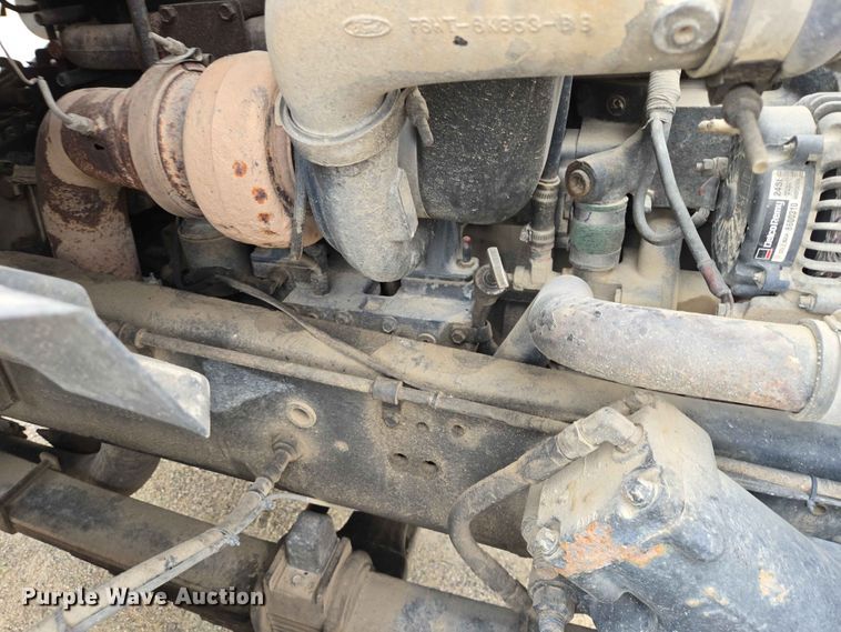 image for item ER1677 2000 Sterling L9500 truck cab and chassis