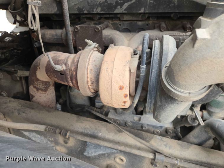 image for item ER1677 2000 Sterling L9500 truck cab and chassis