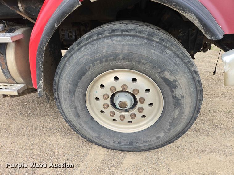 image for item ER1677 2000 Sterling L9500 truck cab and chassis