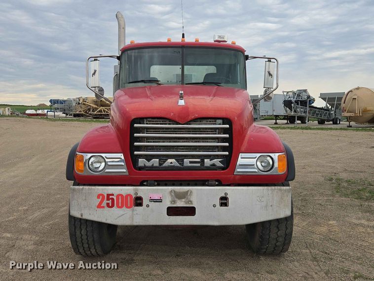 image for item ER1678 2007 Mack CV513 ready mix truck