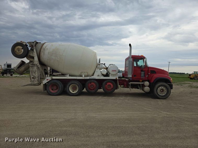 image for item ER1678 2007 Mack CV513 ready mix truck