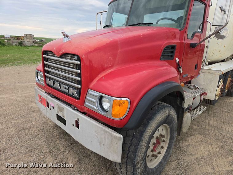 image for item ER1678 2007 Mack CV513 ready mix truck