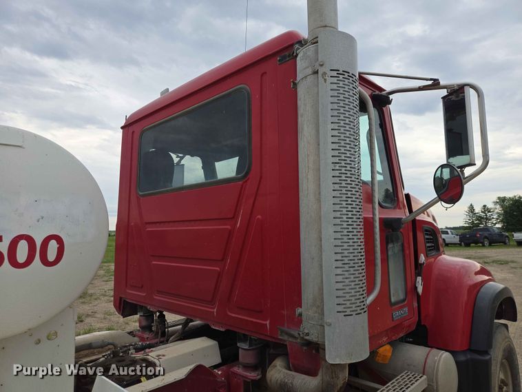 image for item ER1678 2007 Mack CV513 ready mix truck