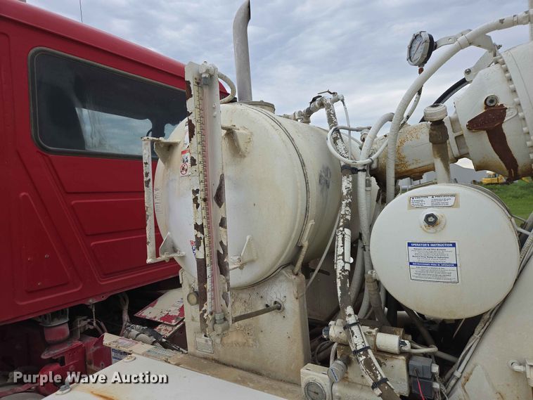 image for item ER1678 2007 Mack CV513 ready mix truck