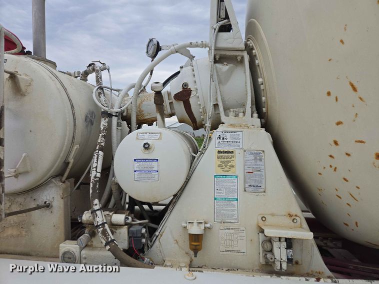 image for item ER1678 2007 Mack CV513 ready mix truck