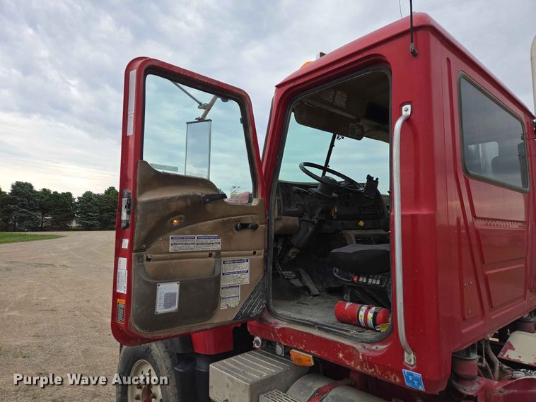 image for item ER1678 2007 Mack CV513 ready mix truck