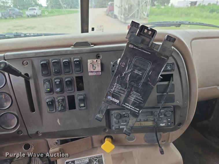 image for item ER1678 2007 Mack CV513 ready mix truck