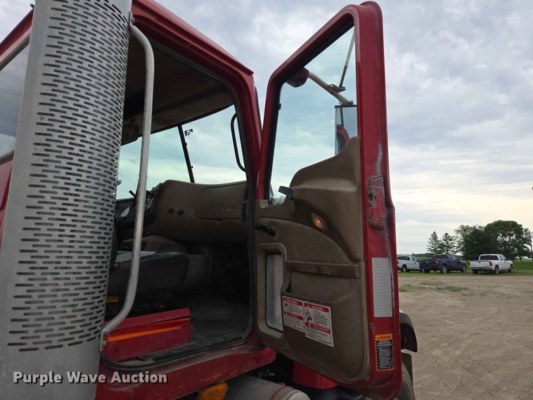 image for item ER1678 2007 Mack CV513 ready mix truck