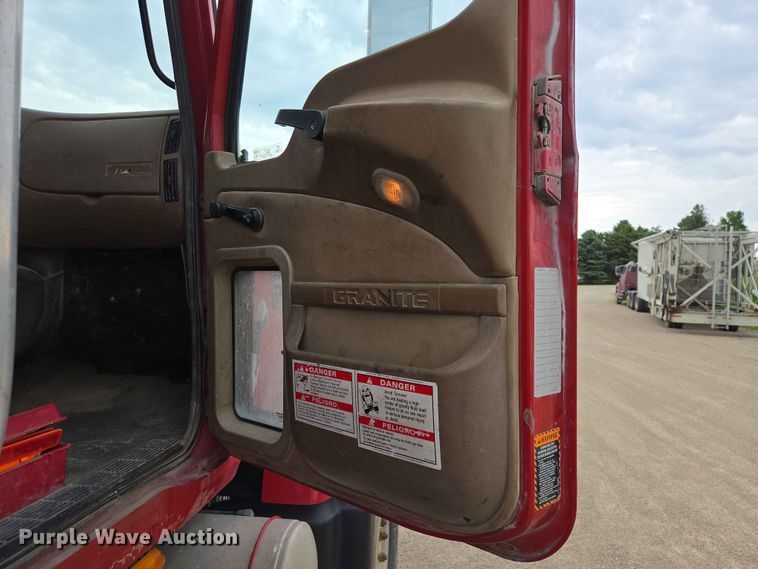 image for item ER1678 2007 Mack CV513 ready mix truck