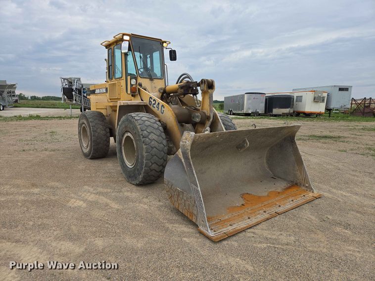 image for item ER1679 1997 John Deere 624G wheel loader