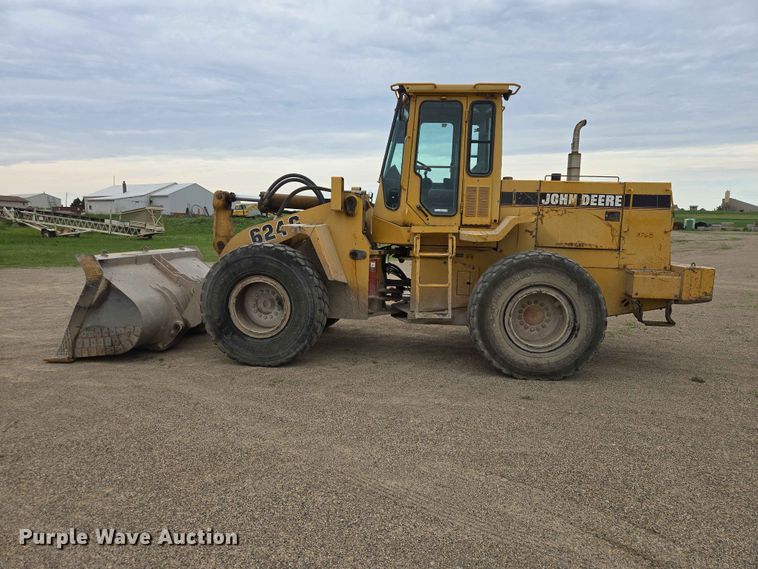 image for item ER1679 1997 John Deere 624G wheel loader
