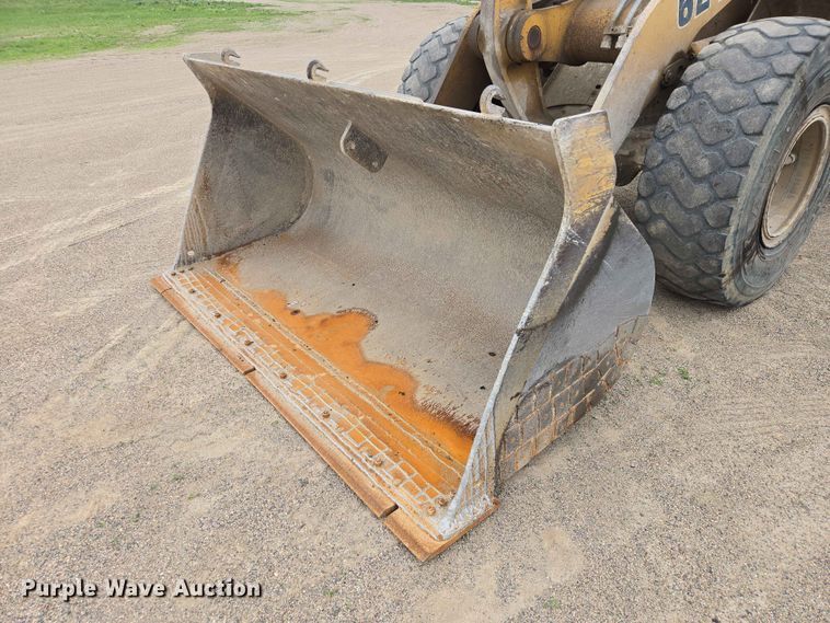 image for item ER1679 1997 John Deere 624G wheel loader
