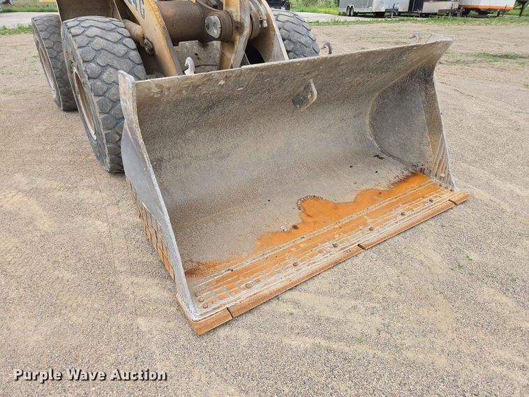 image for item ER1679 1997 John Deere 624G wheel loader