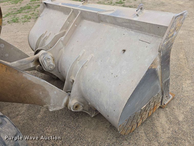 image for item ER1679 1997 John Deere 624G wheel loader