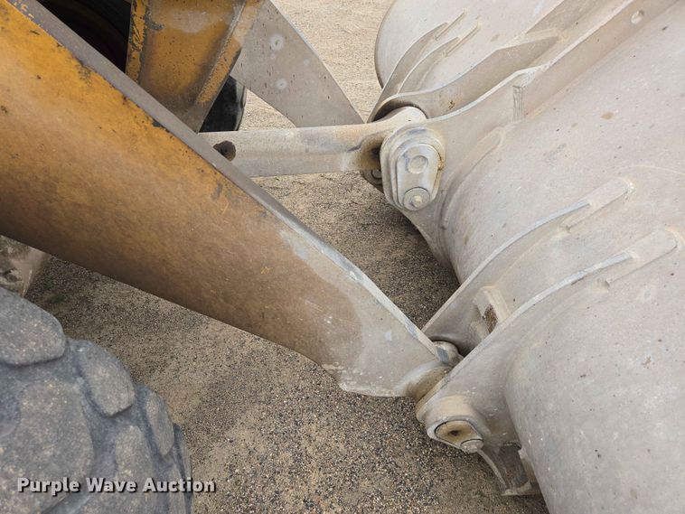 image for item ER1679 1997 John Deere 624G wheel loader