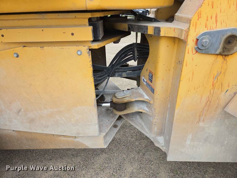 image for item ER1679 1997 John Deere 624G wheel loader
