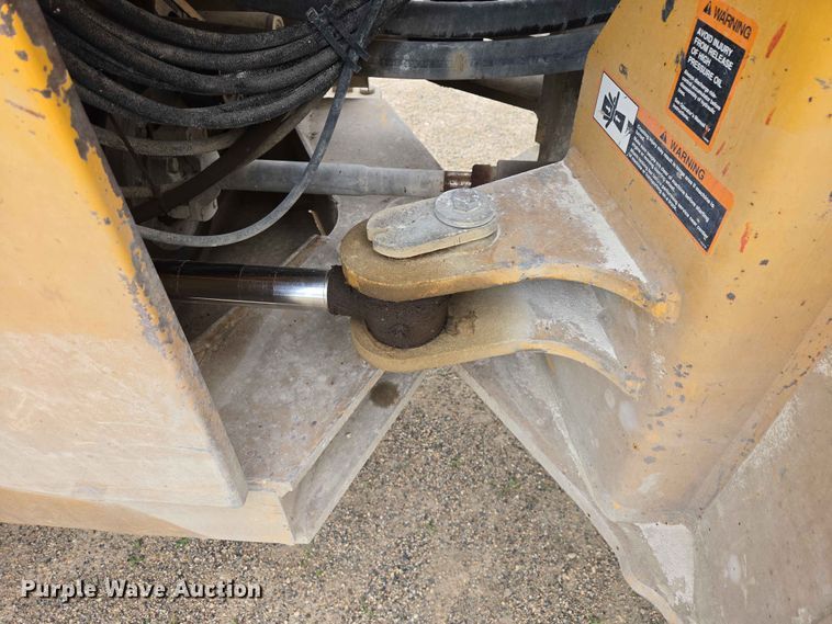 image for item ER1679 1997 John Deere 624G wheel loader