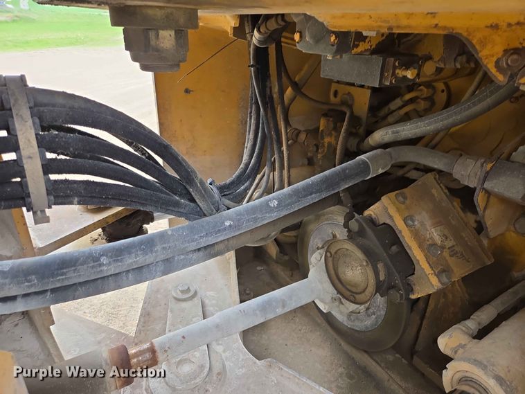 image for item ER1679 1997 John Deere 624G wheel loader
