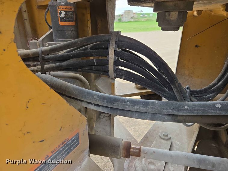image for item ER1679 1997 John Deere 624G wheel loader