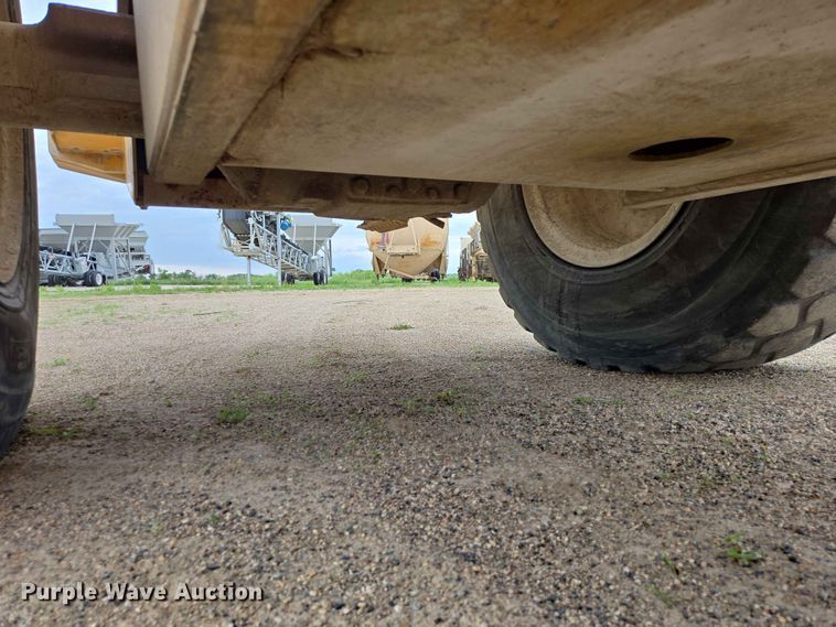 image for item ER1679 1997 John Deere 624G wheel loader