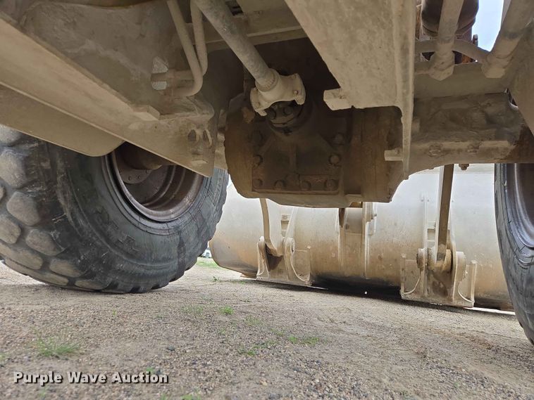 image for item ER1679 1997 John Deere 624G wheel loader