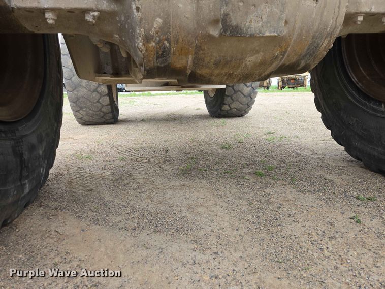image for item ER1679 1997 John Deere 624G wheel loader