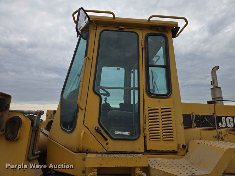 image for item ER1679 1997 John Deere 624G wheel loader