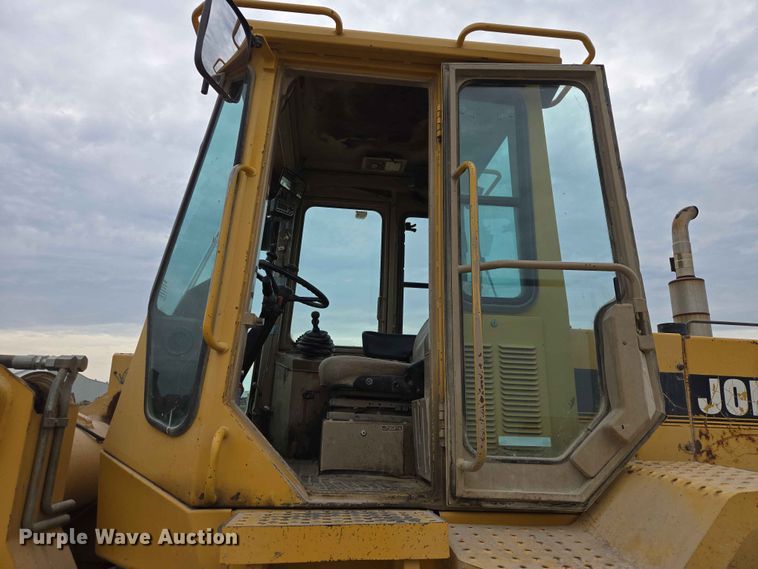 image for item ER1679 1997 John Deere 624G wheel loader