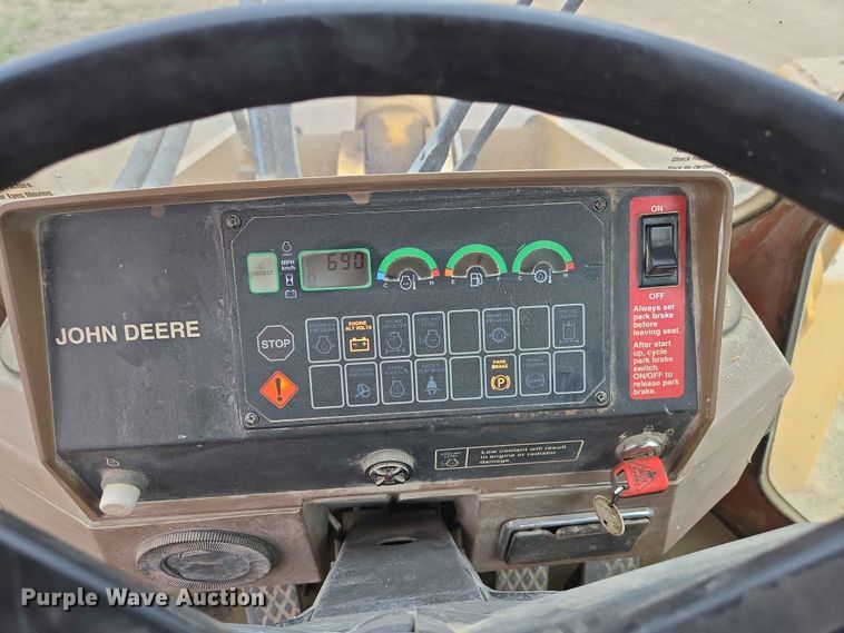 image for item ER1679 1997 John Deere 624G wheel loader