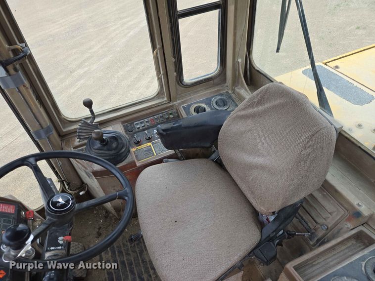 image for item ER1679 1997 John Deere 624G wheel loader