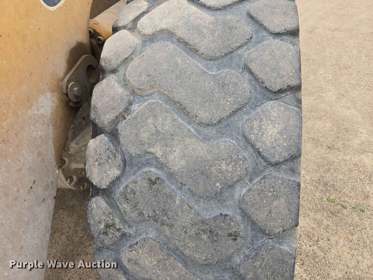 image for item ER1679 1997 John Deere 624G wheel loader