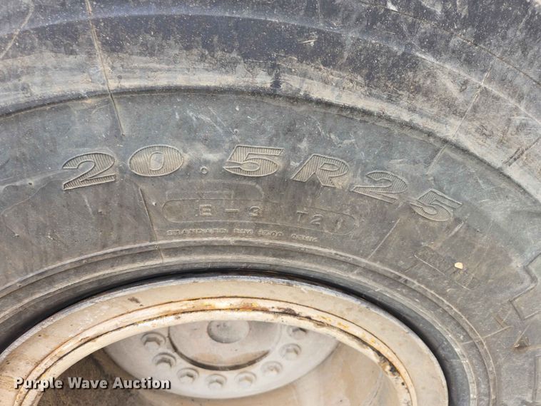 image for item ER1679 1997 John Deere 624G wheel loader